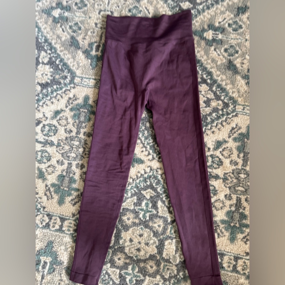 HALARA High-Waisted Scrunch Butt Lifting Leggings - Plum - Picture 5 of 5